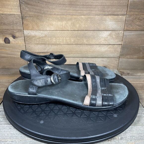 KEEN Womens Size 7 Emerald City Black Leather Ankle Strap Flat Sandals Buckle - Picture 1 of 10